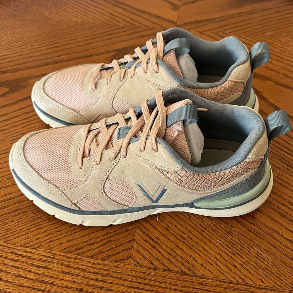 Vionic Walk Parkside Women’s walking shoes, like new Size 8M
